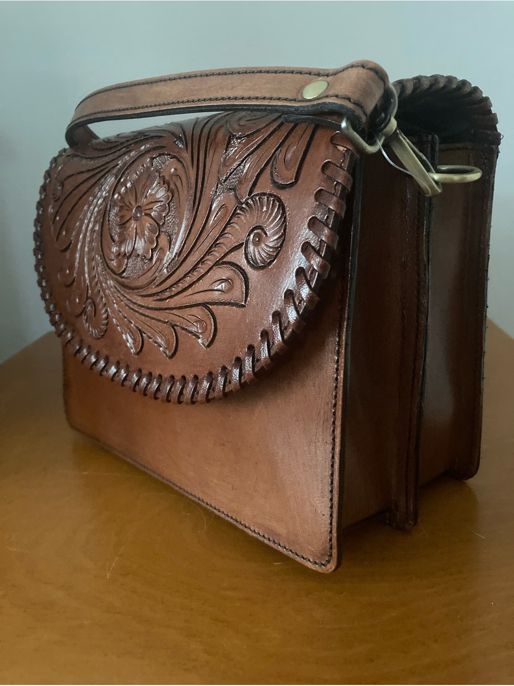 Vilenca Holland Handmade Tooled Leather Handbag - Picture 2 of 6